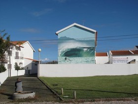 Surf Moments House & School