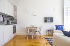 Liiiving in Porto - Blue Flower Apartment