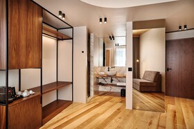The Log Porto Hotel