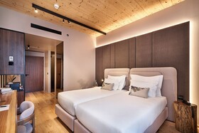 The Log Porto Hotel