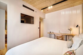 The Log Porto Hotel