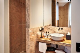 The Log Porto Hotel