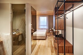 The Log Porto Hotel