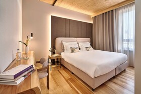 The Log Porto Hotel