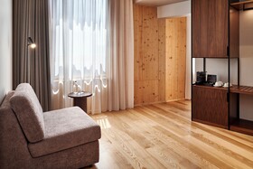 The Log Porto Hotel