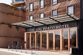 The Log Porto Hotel