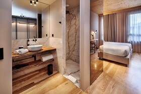 The Log Porto Hotel