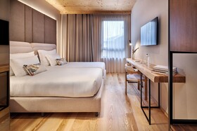 The Log Porto Hotel