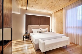 The Log Porto Hotel