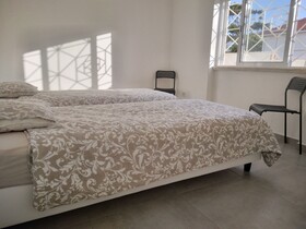Caparica Poshtel, An Luxury Hostel