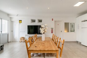 Caparica Poshtel, An Luxury Hostel