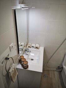 Caparica Poshtel, An Luxury Hostel