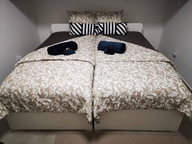 Caparica Poshtel, An Luxury Hostel