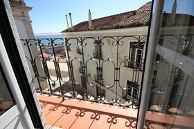 Alfama Right Point