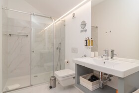 Ando Living Townhouse - Santa Justa 77