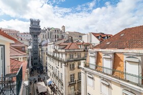 Ando Living Townhouse - Santa Justa 77