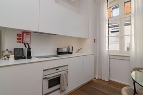 Ando Living Townhouse - Santa Justa 77