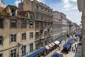 Ando Living Townhouse - Santa Justa 77