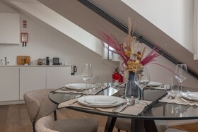 Ando Living Townhouse - Santa Justa 77