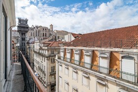 Ando Living Townhouse - Santa Justa 77