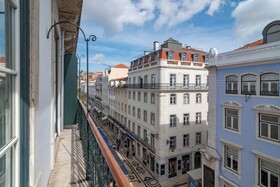 Ando Living Townhouse - Santa Justa 77