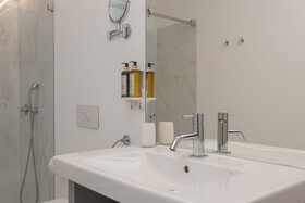 Ando Living Townhouse - Santa Justa 77