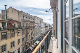 Ando Living Townhouse - Santa Justa 77