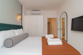 Ando Living Townhouse - Santa Justa 77