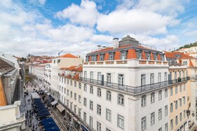Ando Living Townhouse - Santa Justa 77