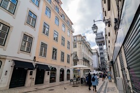 Ando Living Townhouse - Santa Justa 77