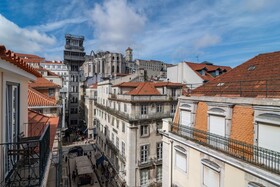 Ando Living Townhouse - Santa Justa 77