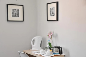 Famous Crows Guest House