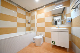 Famous Crows Guest House
