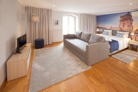 Famous Crows Guest House