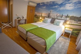 Famous Crows Guest House