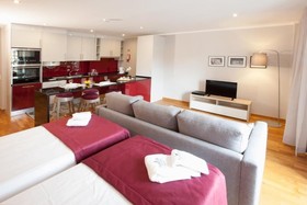 Famous Crows Guest House