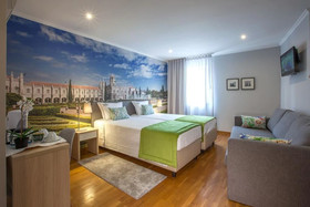 Famous Crows Guest House