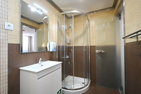 Famous Crows Guest House