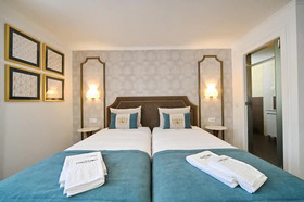 Famous Crows Guest House