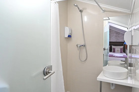 Famous Crows Guest House