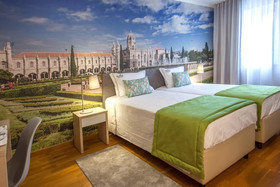 Famous Crows Guest House