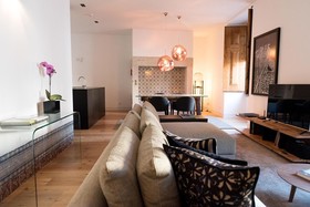 Flora Chiado Apartments