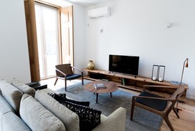 Flora Chiado Apartments