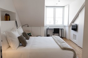 Flora Chiado Apartments
