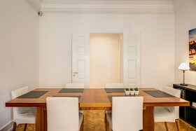 Home Out Rooms & Apartments