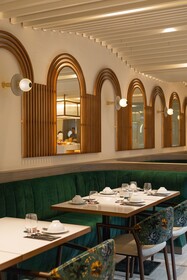 Luster Hotel