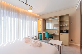 Luster Hotel