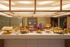 Luster Hotel