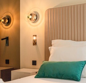 Luster Hotel