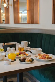 Luster Hotel